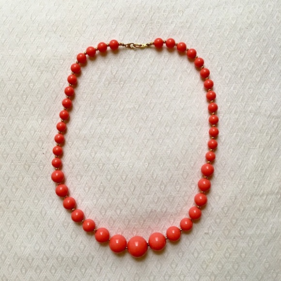 Jewelry - Classic beaded necklace